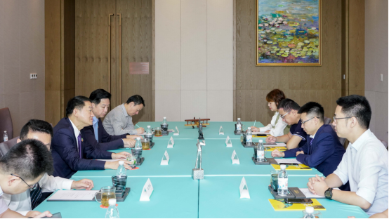 省尊龙集团党委书记、董事长任丁与腾讯“王者荣耀”CTO邓君、腾讯大成网总裁郑亮座谈交流